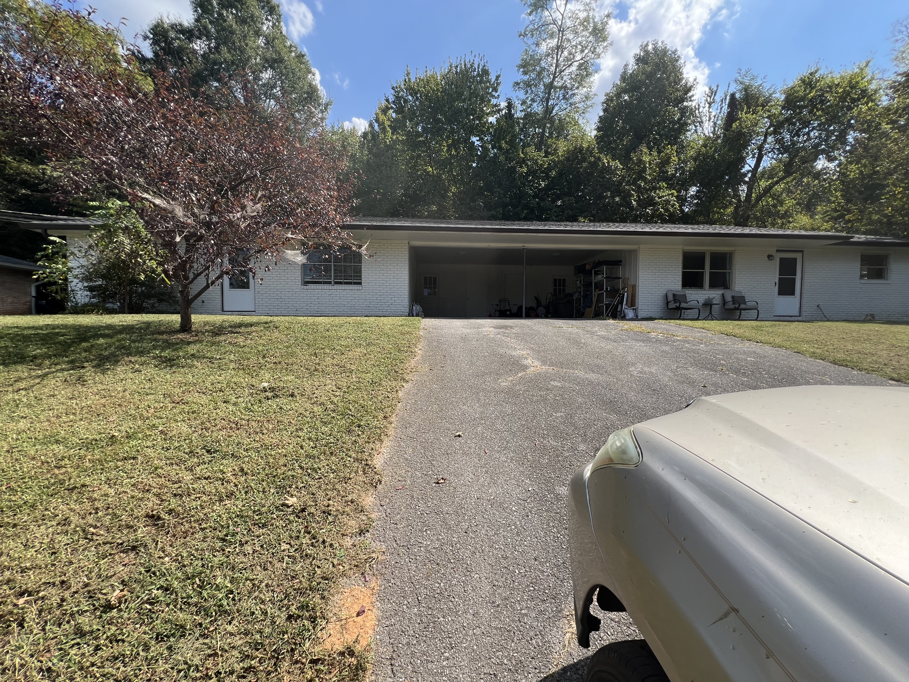 5784 Louise Lane